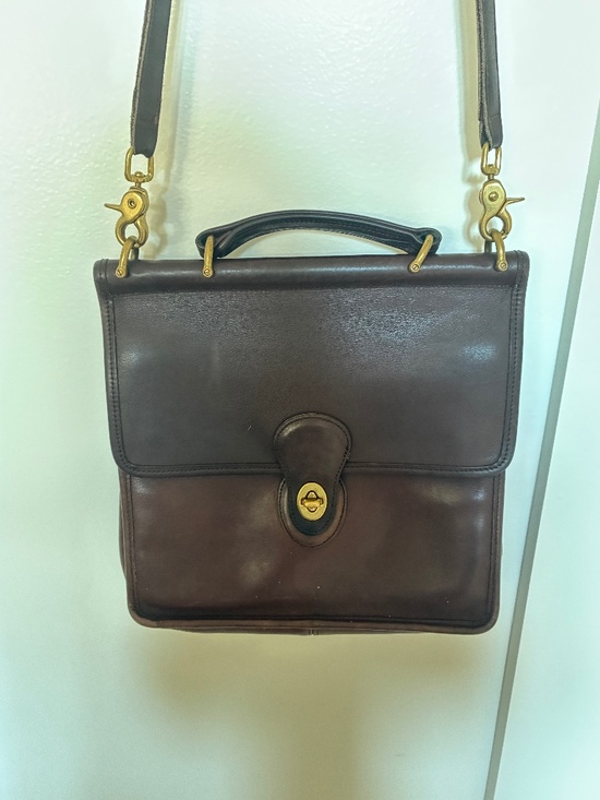 Coach Handbags - Vintage Coach Mahogany 9927 Willis Bag